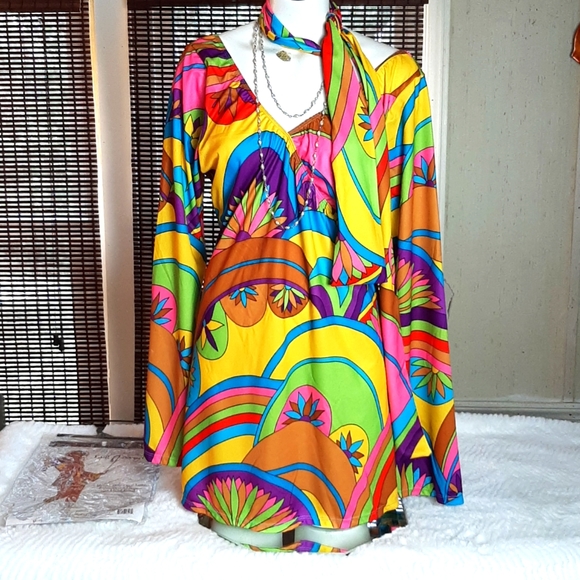 Leg Avenue Hippy Priny /W Bell Sleeves 1XL to 2XL New